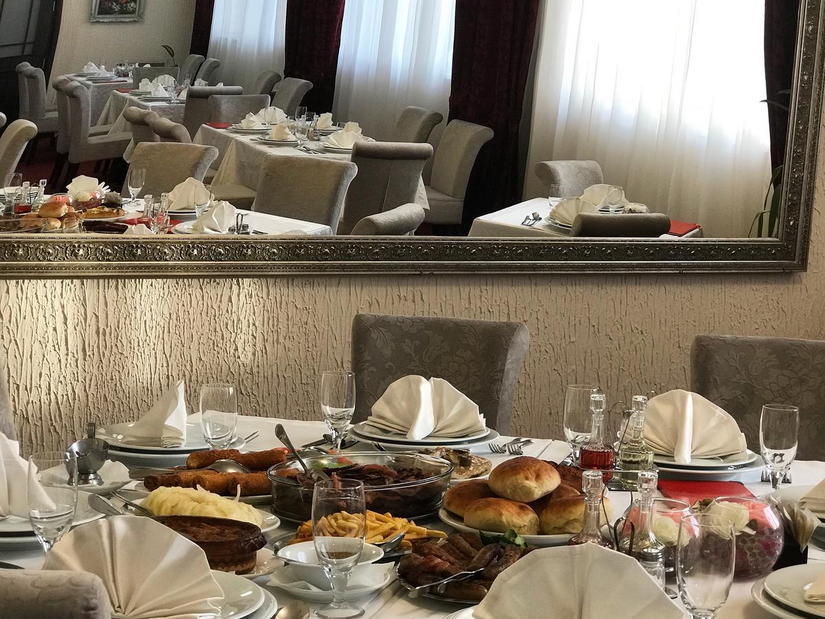 Golden Inn Hotel Majdanpek Zewnętrze zdjęcie